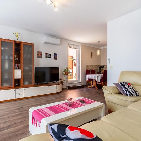 Apartman Laura Cres Extérieur photo